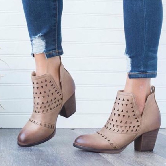 🆕 Vegan Leather  Ankle Boot - Picture 2 of 2